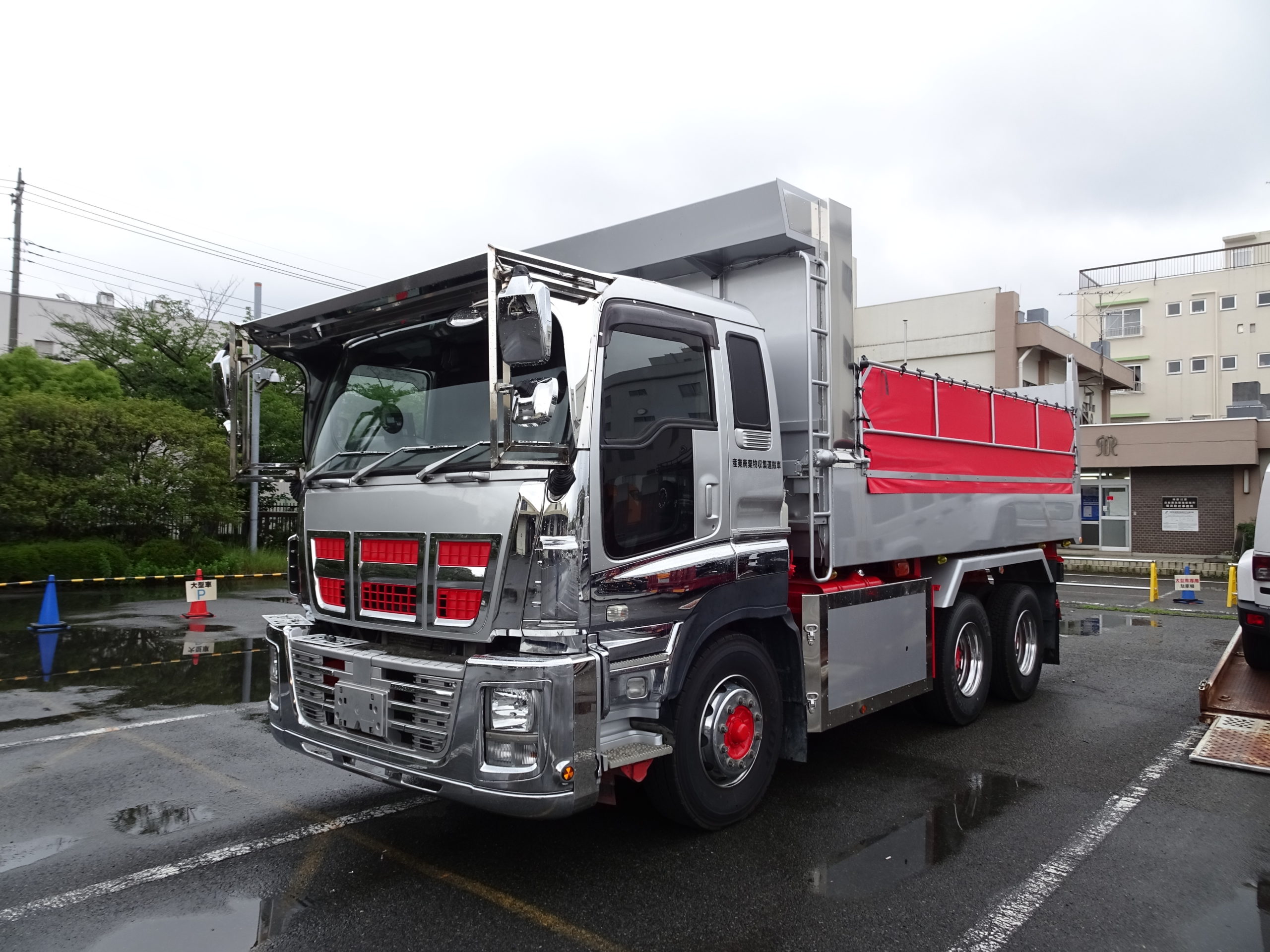 店舗ご成約 ギガ 大型ダンプ 土砂禁 横浜 中古車 オークション代行の横浜中古自動車業販センター