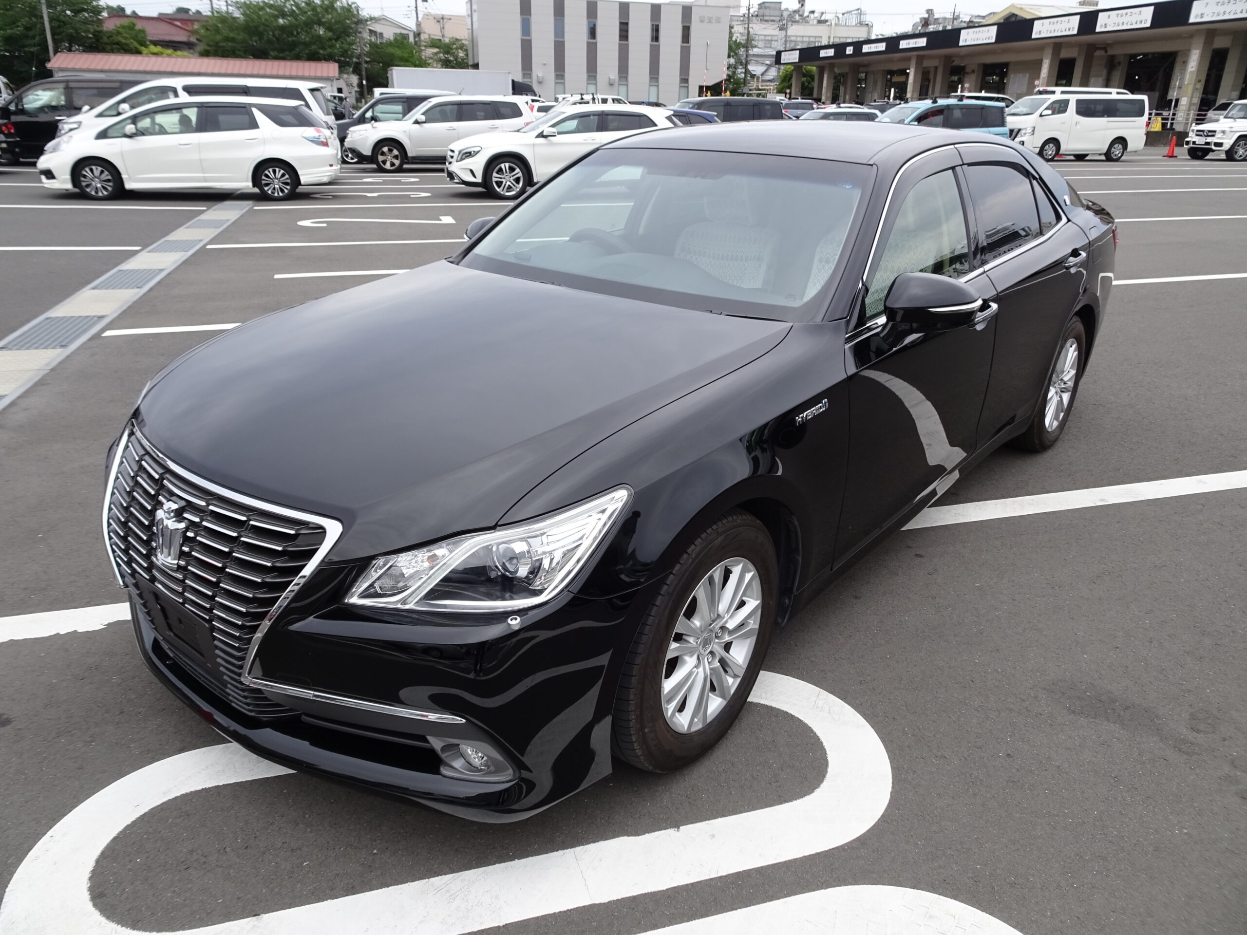 【AA代行落札】クラウンハイブリッド ロイヤルサルーン